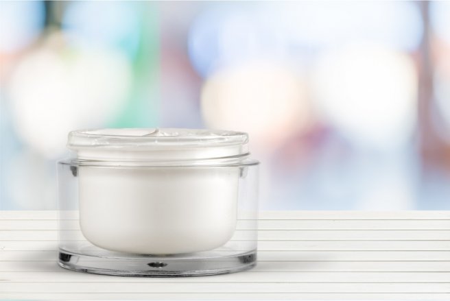 Deux crèmes cosmétiques viennent d'être retirées du marché par l'Agence du médicament. © Shutterstock