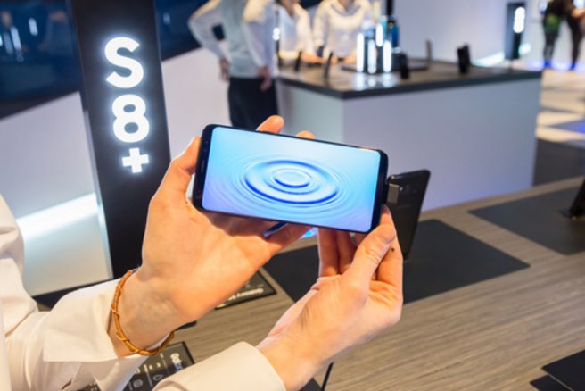 Ce nouveau smartphone sera disponible en France à partir du 21 avril 2017. © Shutterstock