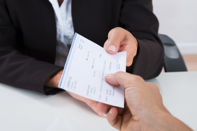 Une solution pour se protéger de l'arnaque au chèque de banque. © Shutterstock