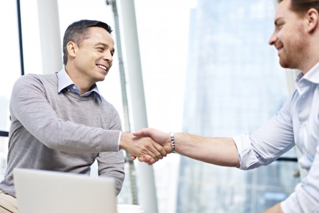 Près de 60 % des Français assurent « prendre du plaisir » en travaillant. © Shutterstock