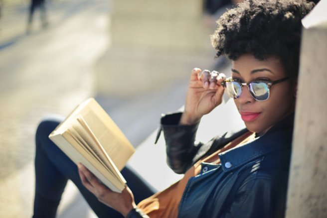 Les lunettes Visa sont équipées d'une puce NFC dans l'une des deux branches. © Shutterstock