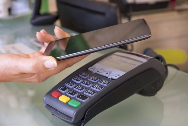 Les téléphones sont amenés à remplacer, progressivement, les cartes bancaires. © Shutterstock