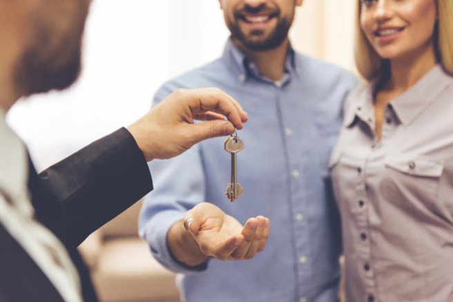 La vente au cadran d'un bien immobilier permet d'inverser les enchères. © Shutterstock