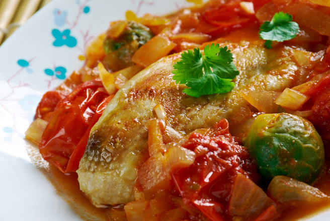Le poulet basquaise, riche en goût et en couleurs.
