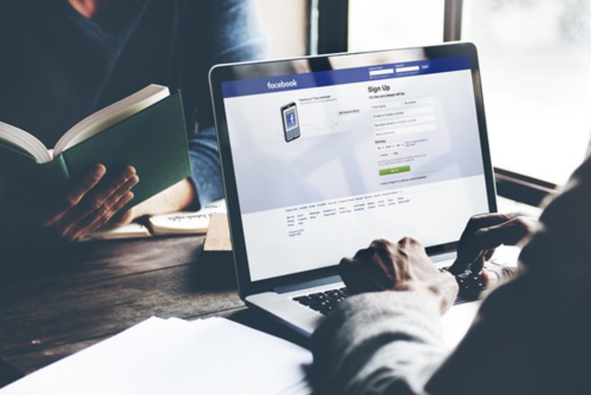 Facebook serait en train de tester une nouvelle fonctionnalité permettant de faciliter les rencontres - © Shutterstock