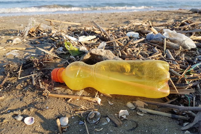 Une collection conçue avec des déchets plastiques. © Shutterstock