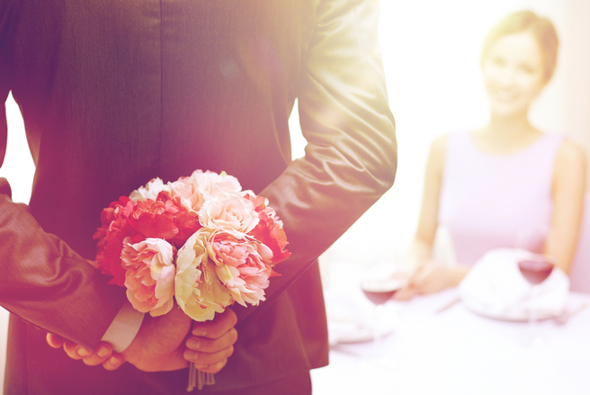 Commune au sein de la petite bourgeoisie urbaine depuis le XVIIIe siècle, la mode de la célébration des anniversaires de mariage ne s'est démocratisée qu'au cours du siècle qui suivit.