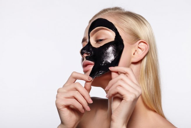 Des masques noirs non conformes sont vendus sur le marché français. © Shutterstock