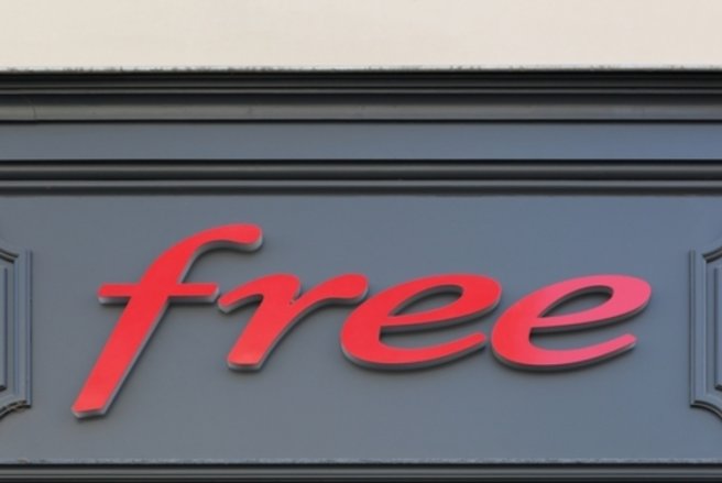Free fait monter en gamme ses offres Freebox Revolution en y ajoutant des chaînes de télévision - © Shutterstock