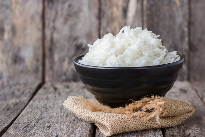 Pour cuire votre riz, préférez la cuisson à la créole, dans un grand volume d'eau. © Shutterstock