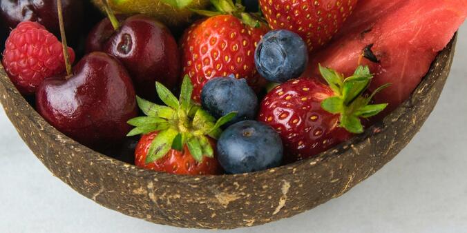 Régime : manger des fruits le soir fait-il grossir ?