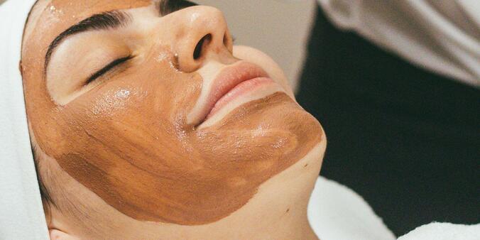 Masque hydratant : 6 recettes de soin du visage maison