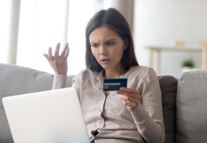 Femme carte bancaire