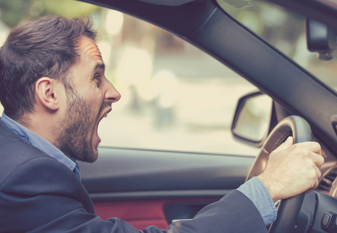 conducteur agressif au volant
