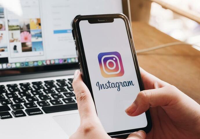 instagram adolescent danger violence contrôle