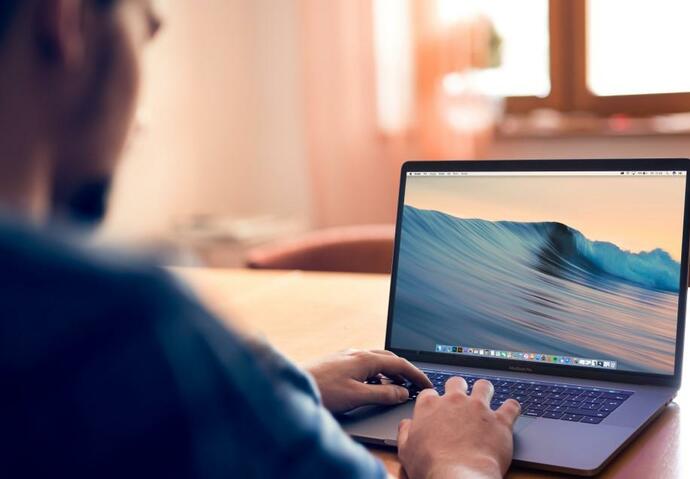 apple macbook sécurité webcam danger