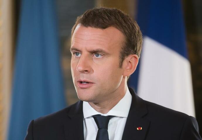 Macron aide prime jeunes