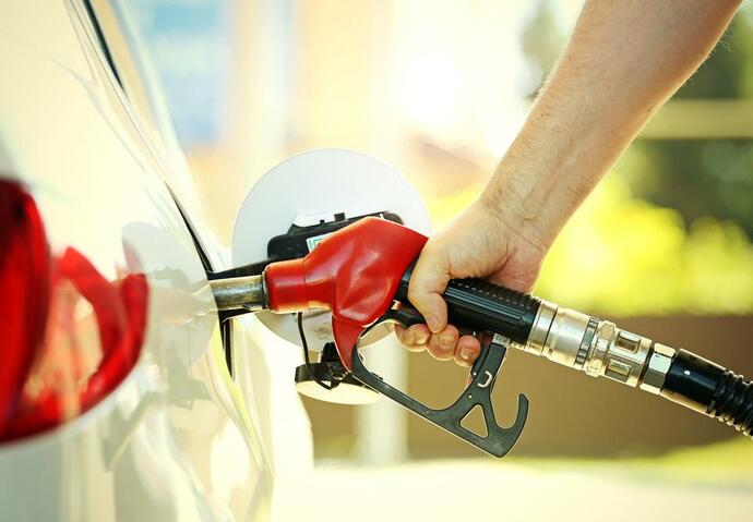 augmentation carburant prix pétrole pompe
