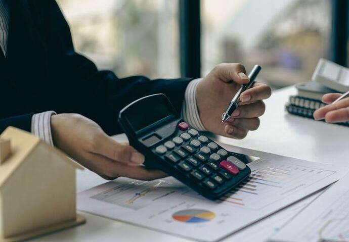 Interets, dividence, impots, astuce, banque
